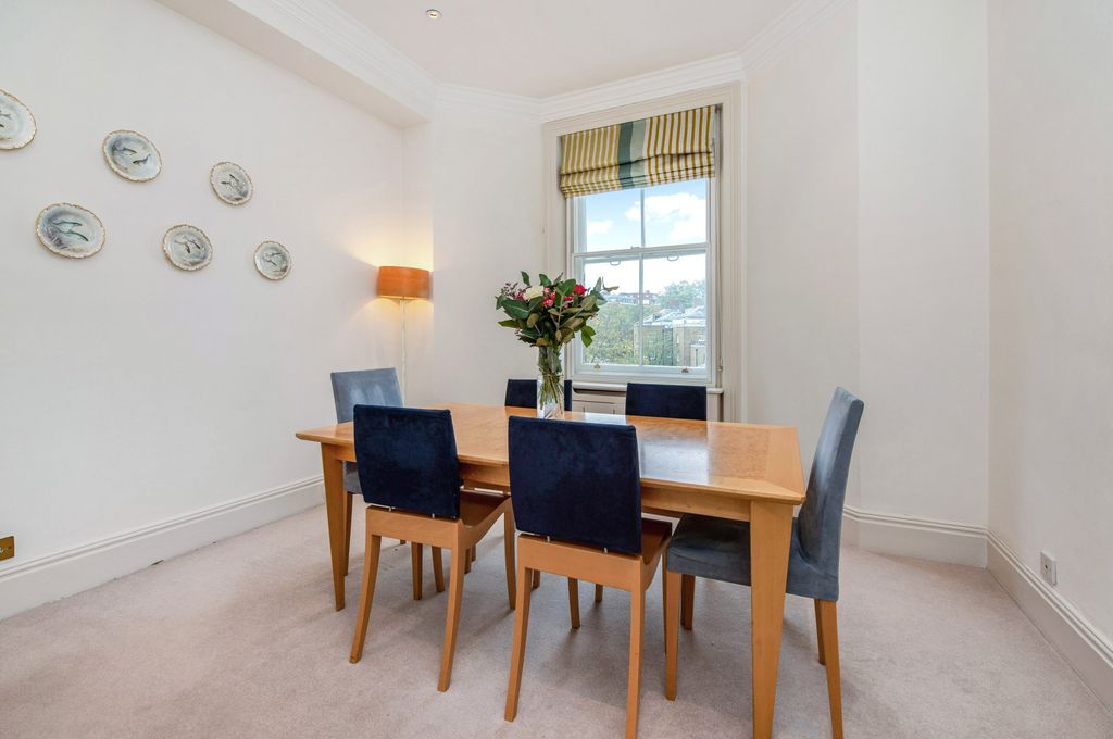 Property photo 3 of 10 Dining