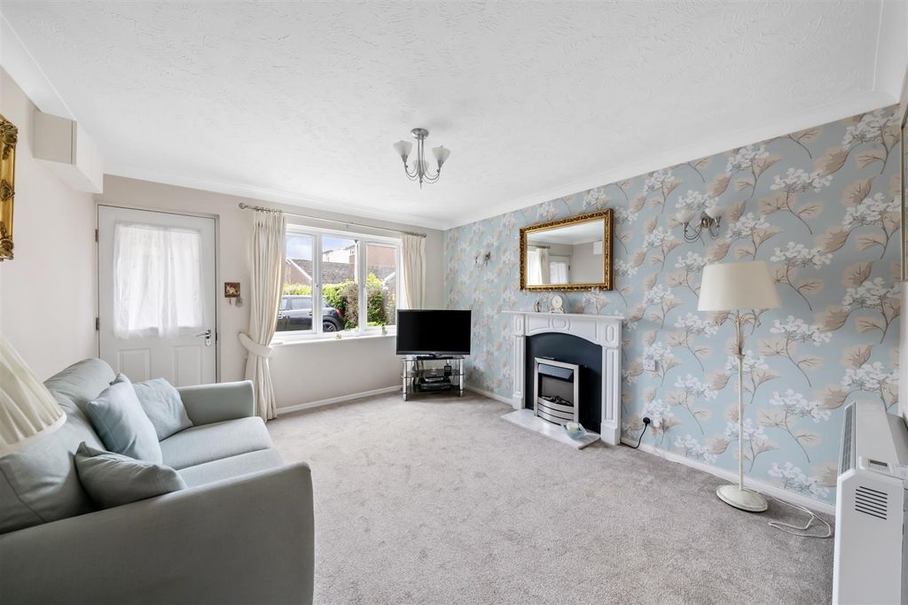 Property photo 2 of 11