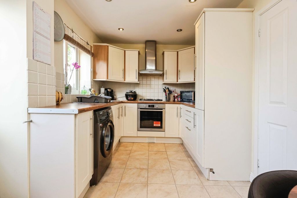Property photo 2 of 16 Kitchen
