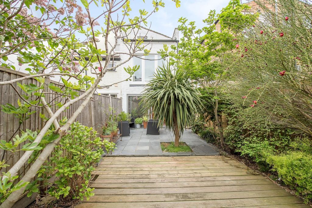 Property photo 2 of 16