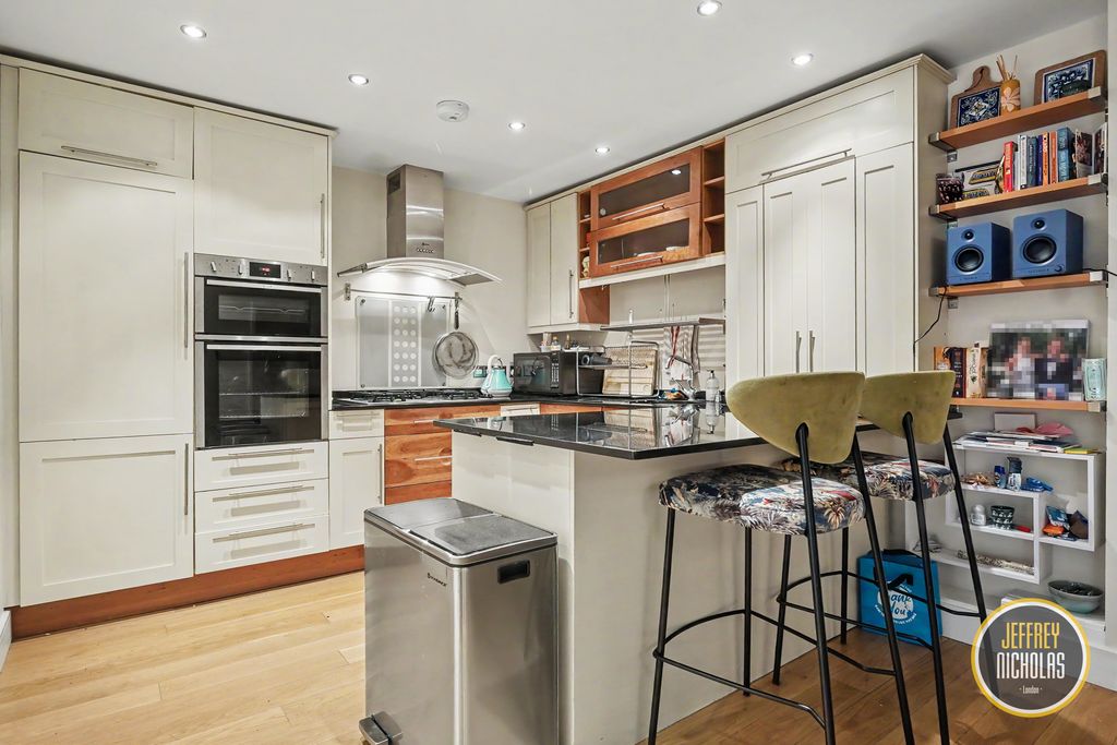 Additional image 4 of 3 bed maisonette for saleLiverpool Road, London N1