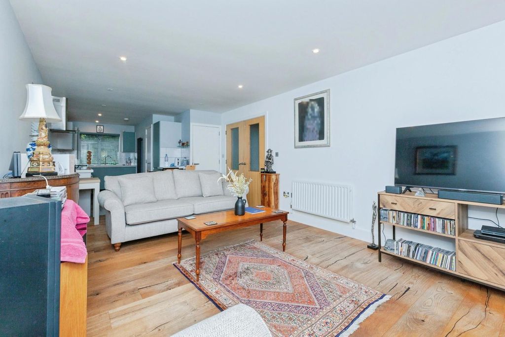 Property photo 2 of 17 Pbox-Img.Jpg