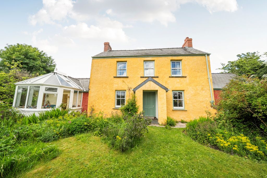 Property photo 2 of 33