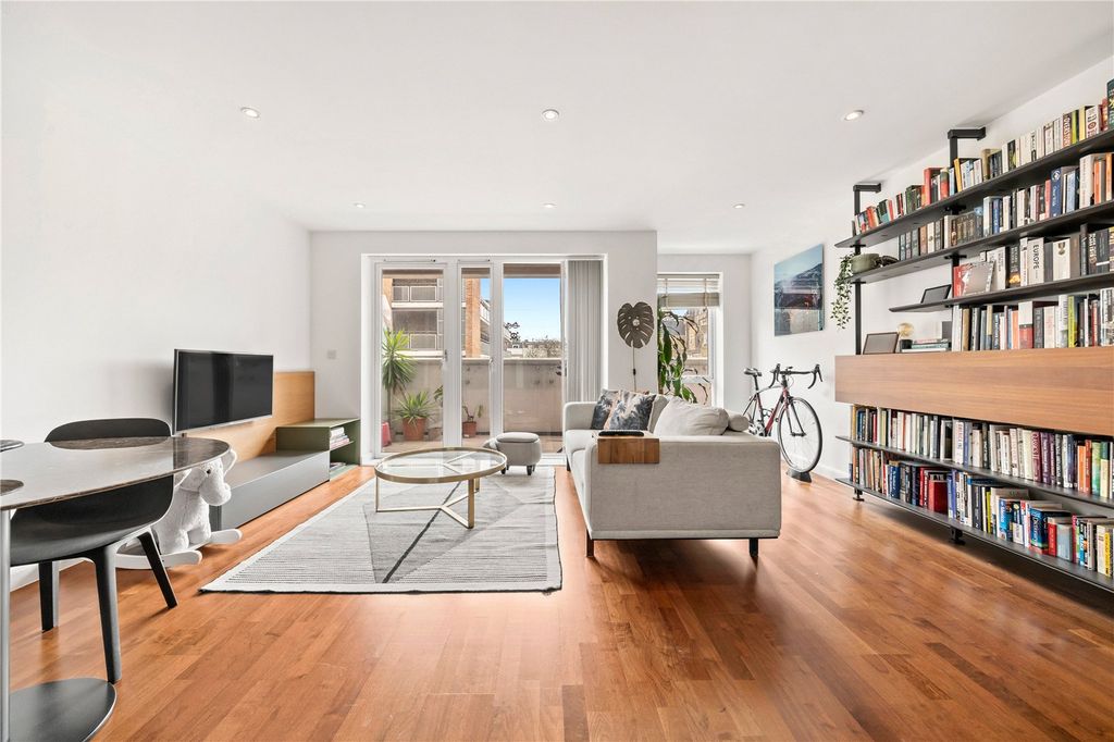 Property photo 1 of 8 Reception Room