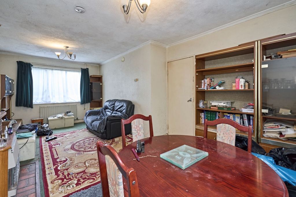 Property photo 3 of 11