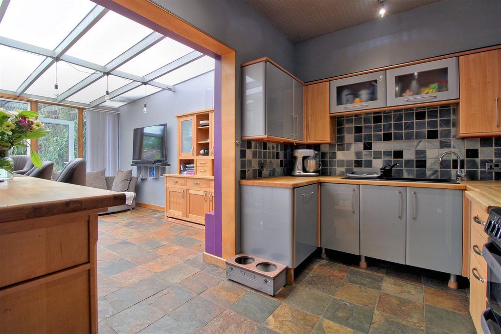 Property photo 3 of 26 Kitchen