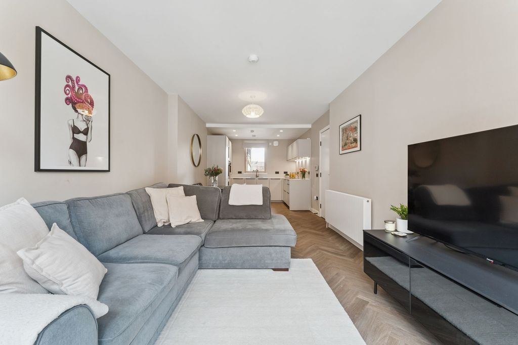 Property photo 3 of 28