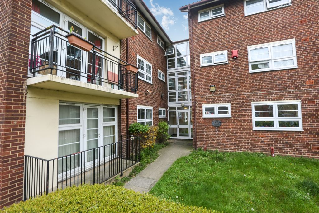 Property photo 2 of 6