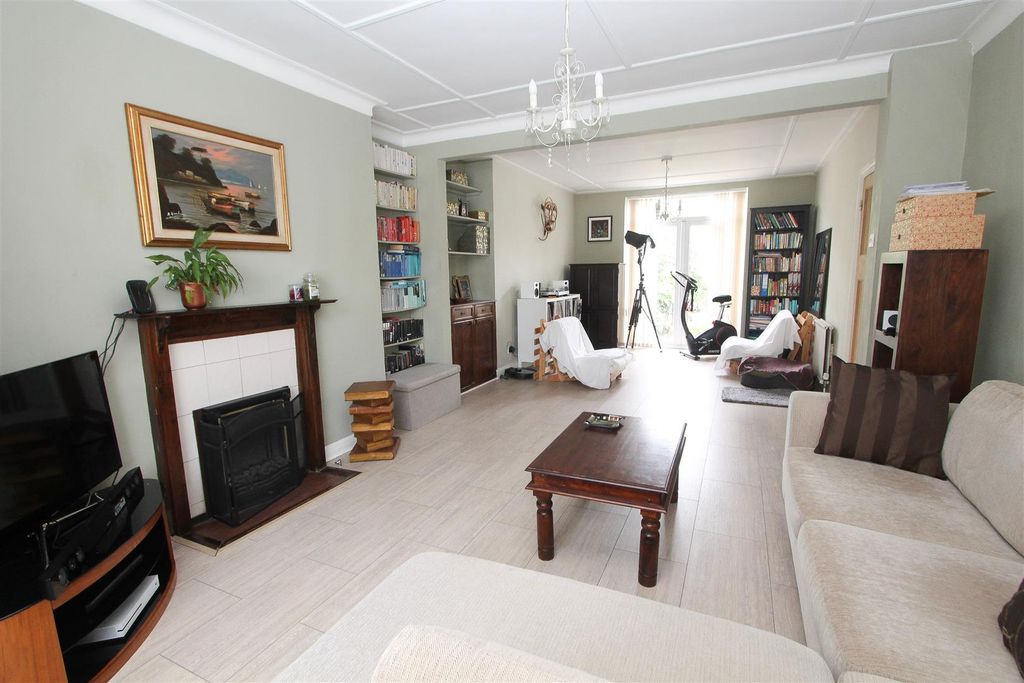 Property photo 2 of 19 8892c081-1A73-40A3-B4F5-Fd3d7c26ee35.Jpg