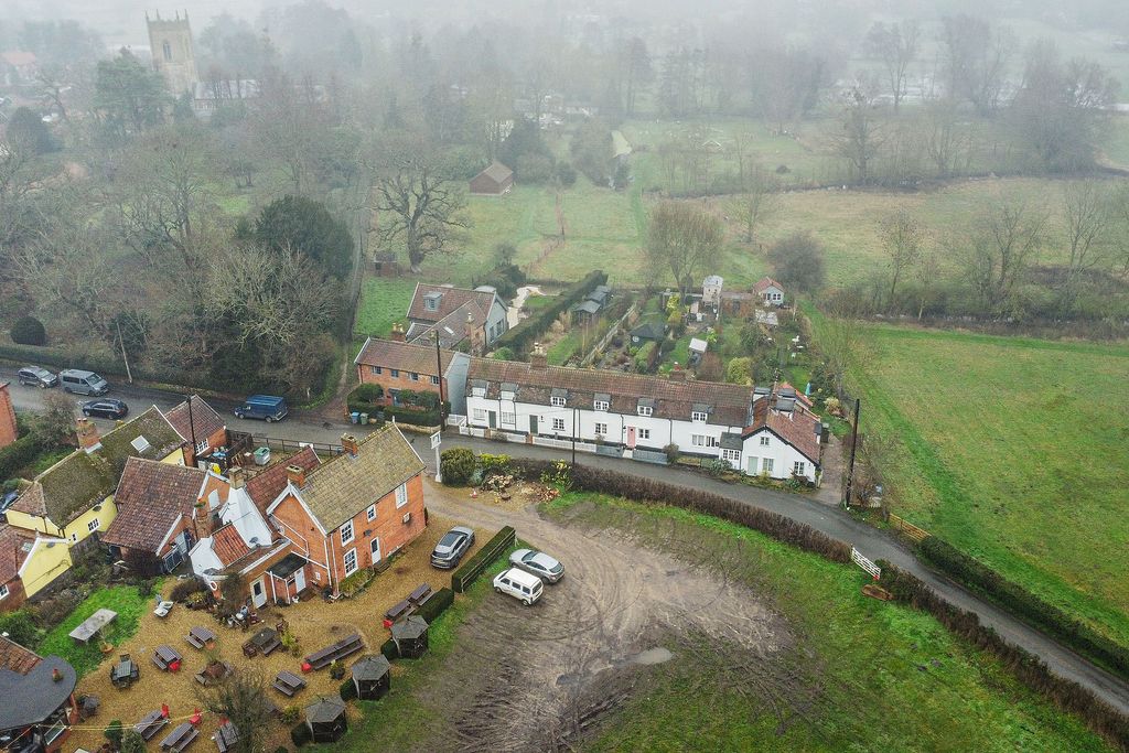 Property photo 2 of 36