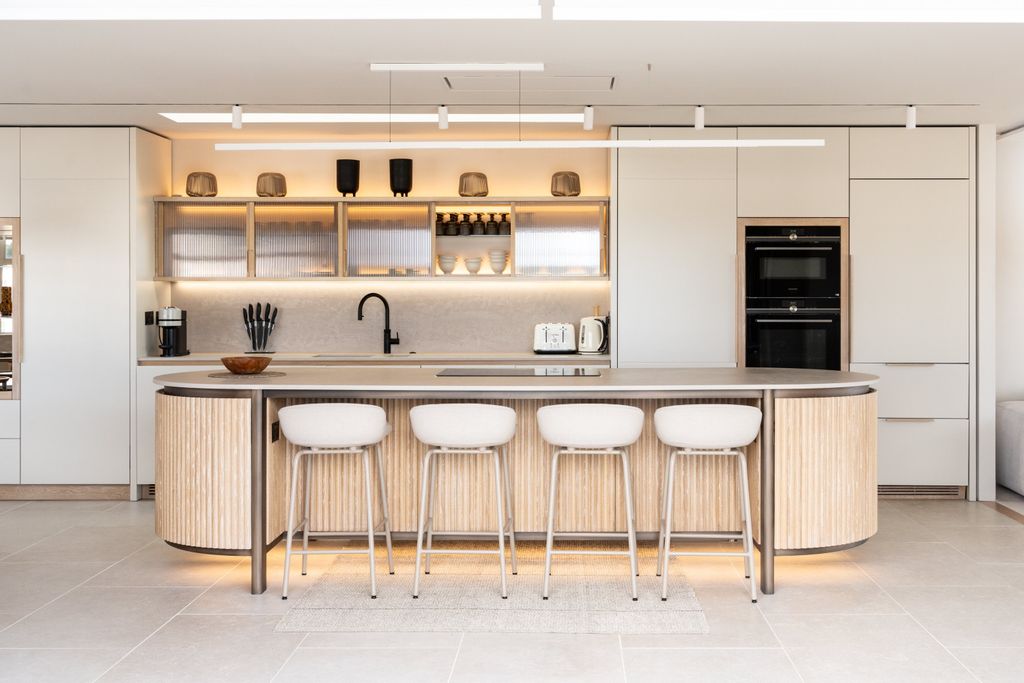 Property photo 2 of 20 The Penthouse, Bristol &amp; West  -  By Ben Parker-72
