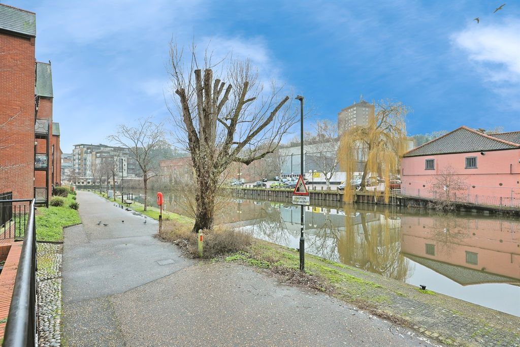 Property photo 2 of 14