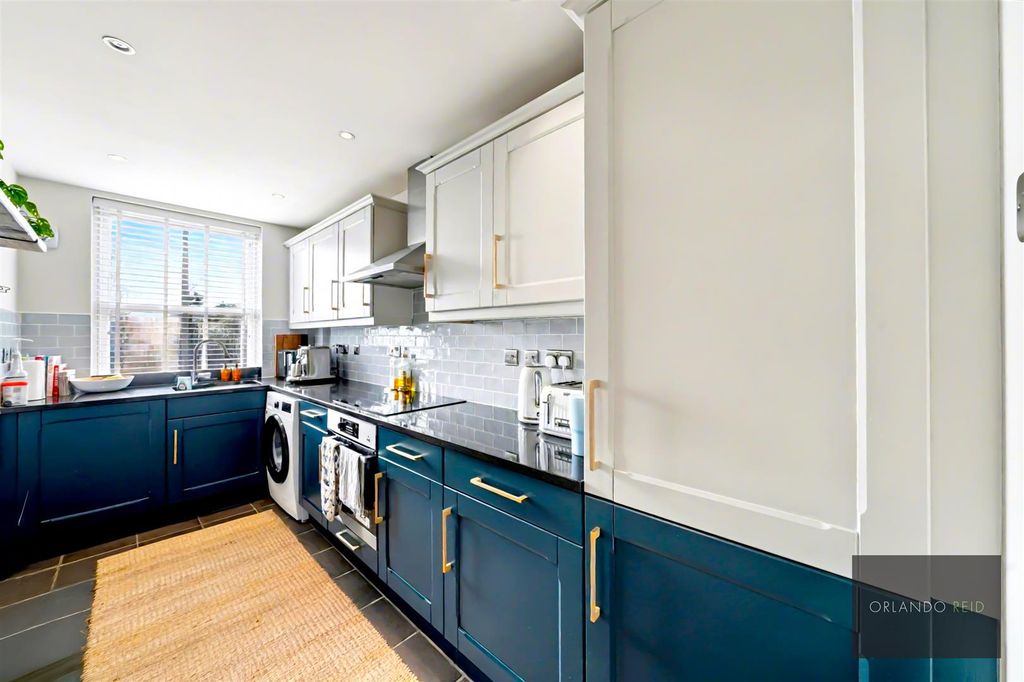 Property photo 2 of 12 Flat 7, 176 Clapham Road Sw9 0La-7.Jpg