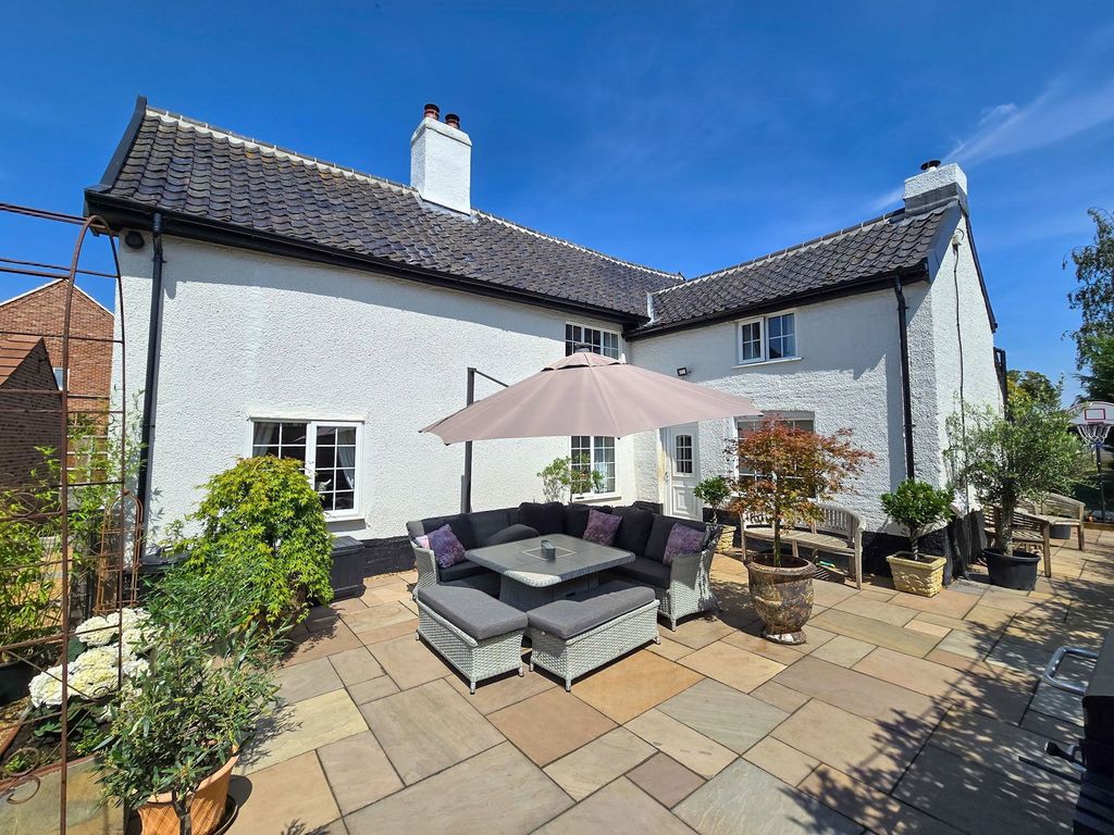 Property photo 1 of 33
