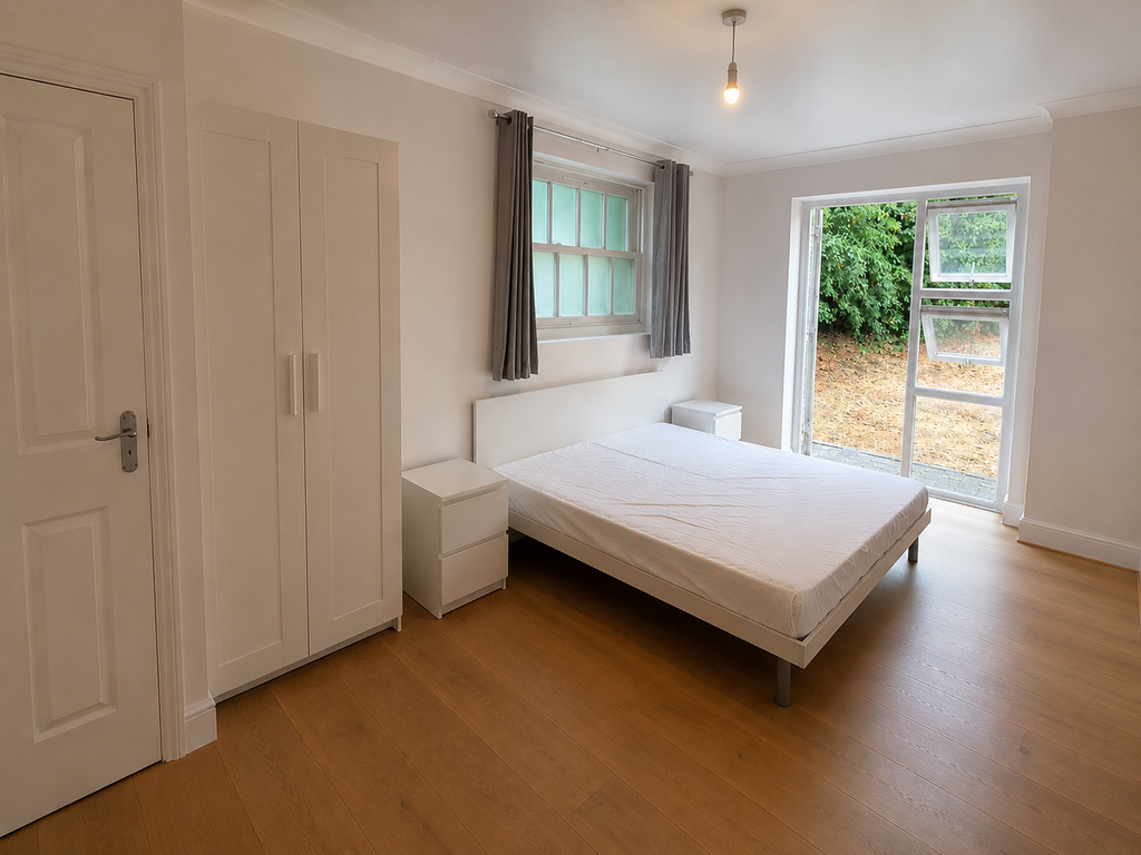 Property photo 3 of 8 Double Bedroom 2