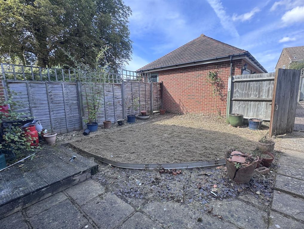 Property photo 2 of 13 Garden