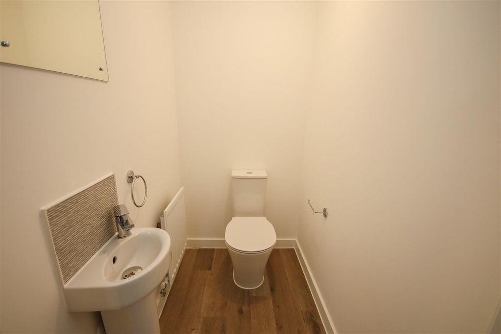 Property photo 3 of 12 wc.Jpg