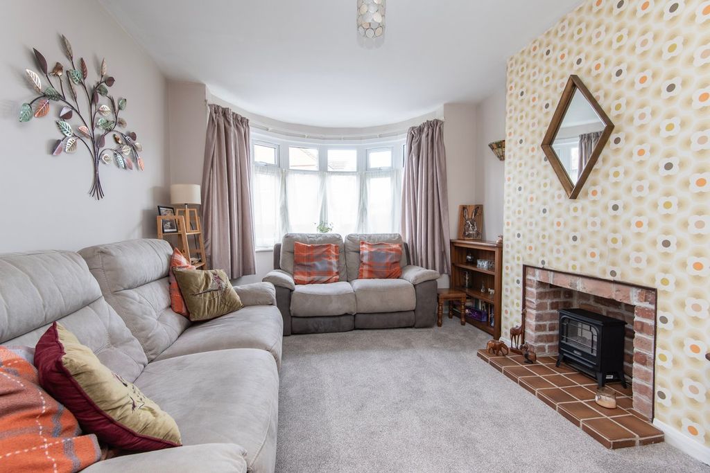 Property photo 2 of 13