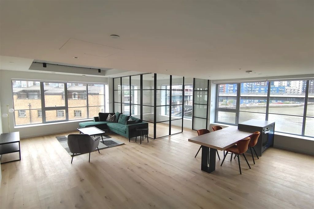 Property photo 2 of 11 Open Plan