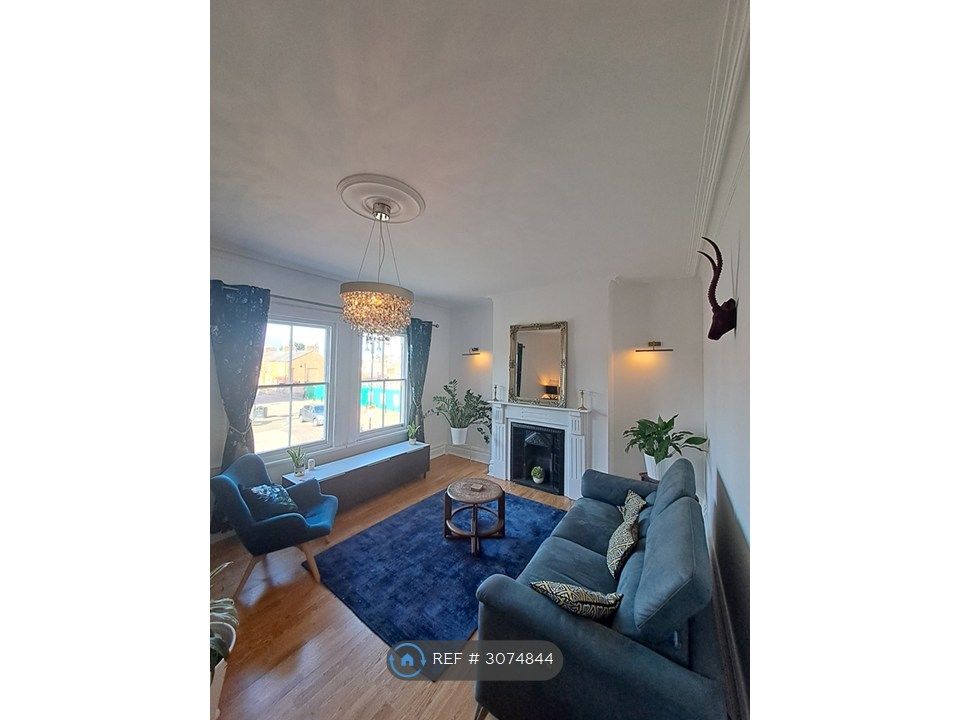 Property photo 1 of 15 Lounge