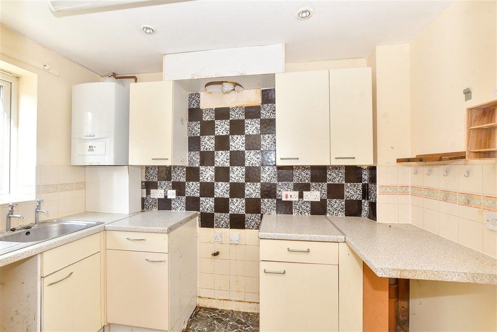 Property photo 3 of 9 Kitchen