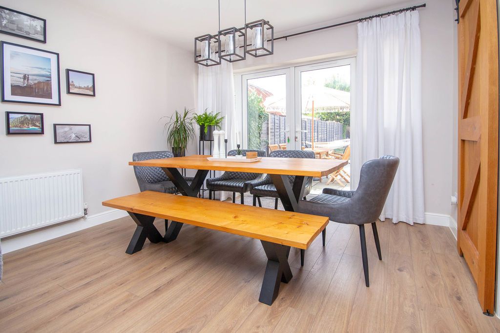 Property photo 3 of 15 Dining Area