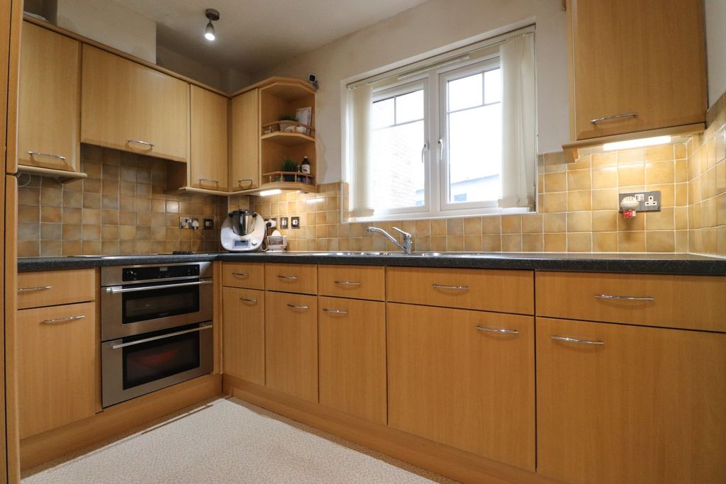 Property photo 2 of 18 Kitchen