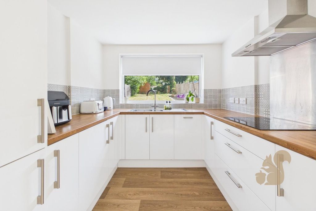 Property photo 3 of 14 Kitchen