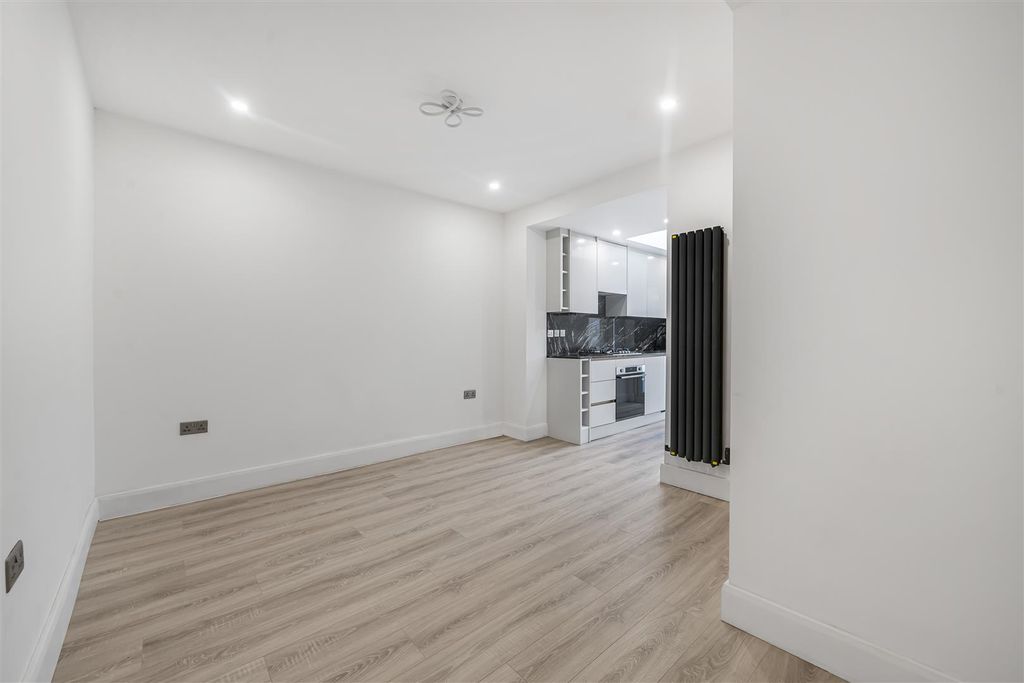 Property photo 3 of 15 15_66239.Jpg