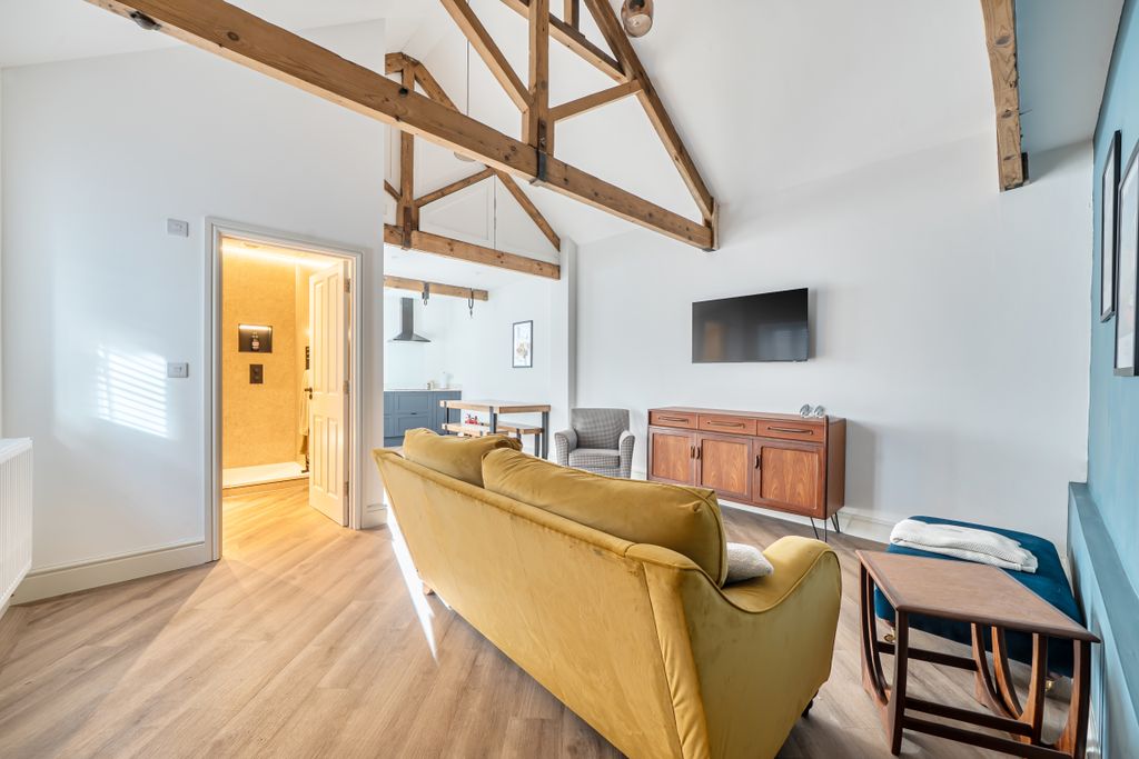 Property photo 1 of 8 1397532-15-6973637d5A988