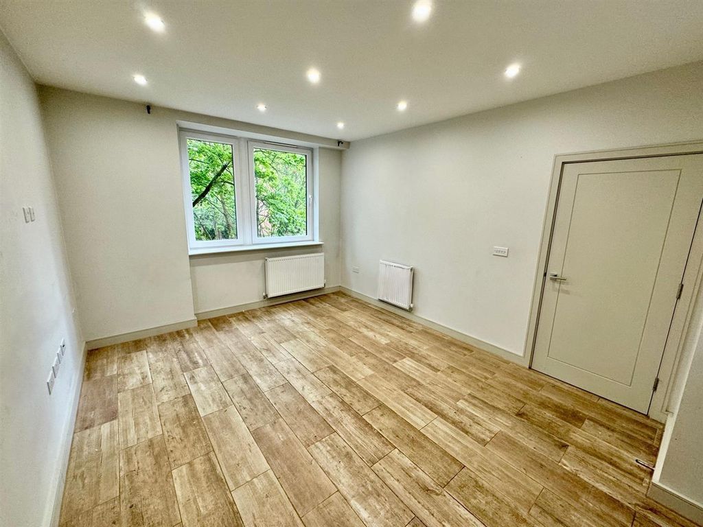 Property photo 3 of 9 Lounge3.Jpg