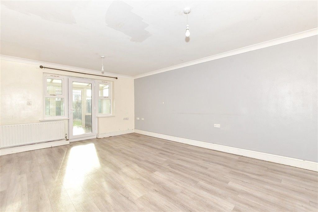 Property photo 2 of 9 Lounge