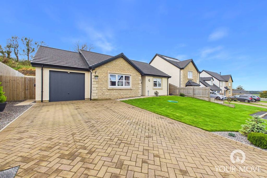 Property photo 1 of 14 Outside