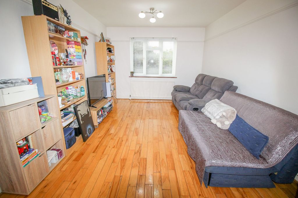 Property photo 3 of 12