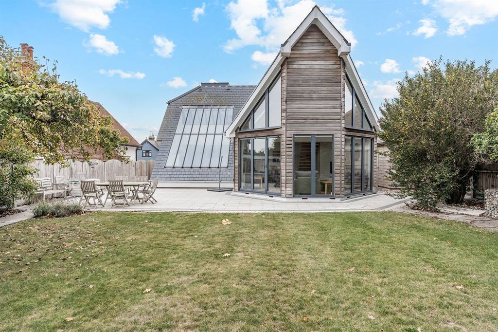 Property photo 3 of 26