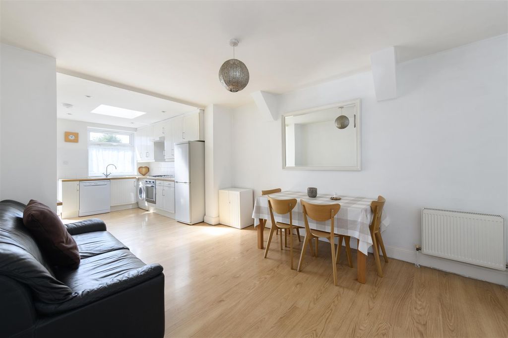 Property photo 3 of 18 Dawlish 10.Jpg