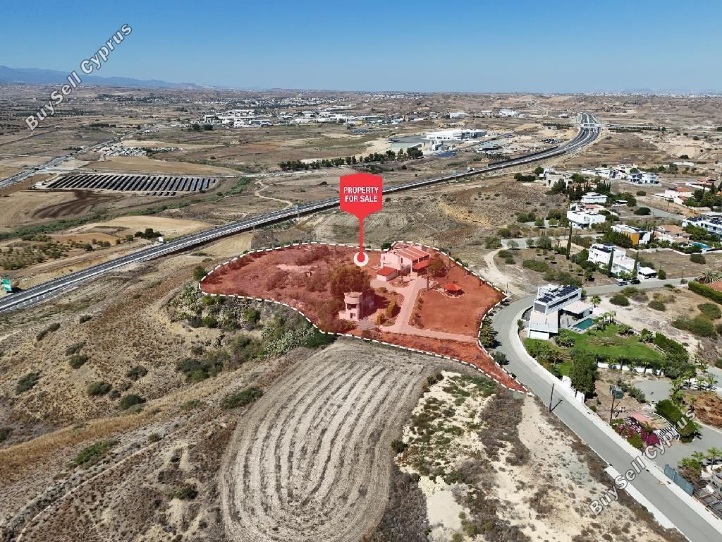 Property photo 2 of 35