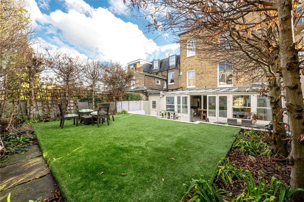 Property photo 3 of 22 Garden