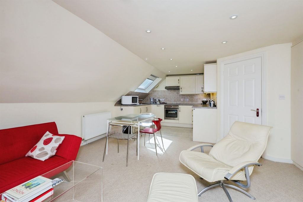 Property photo 3 of 9