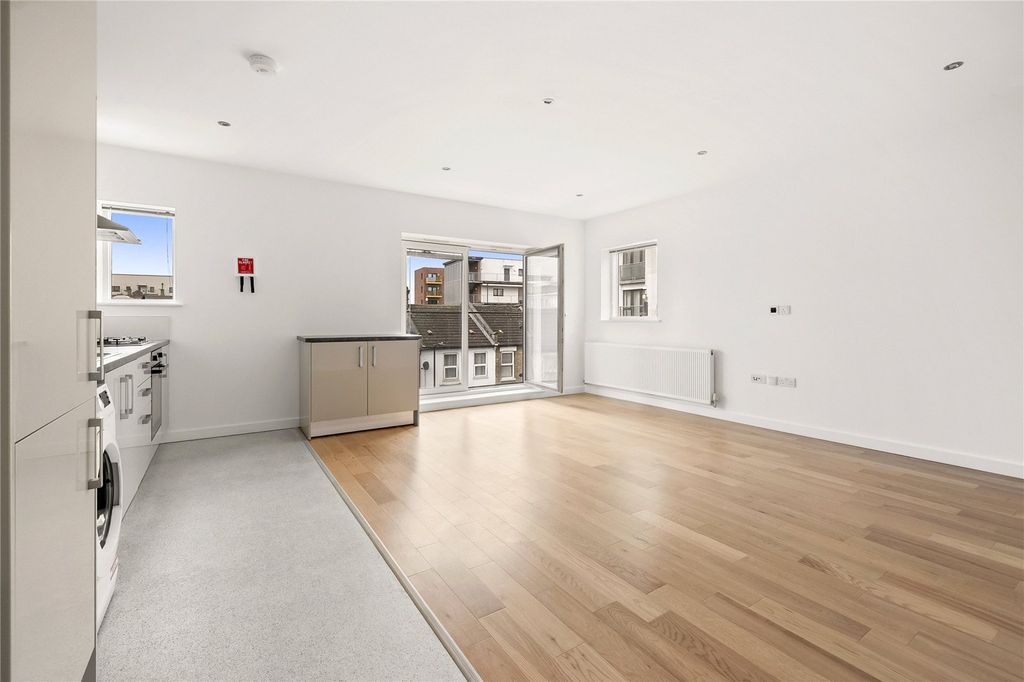 Property photo 3 of 12 Picture No. 26