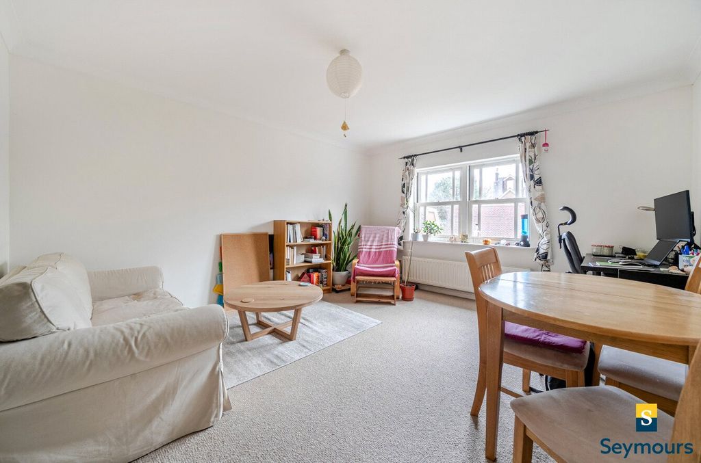 Property photo 2 of 16 Living/Dining Room