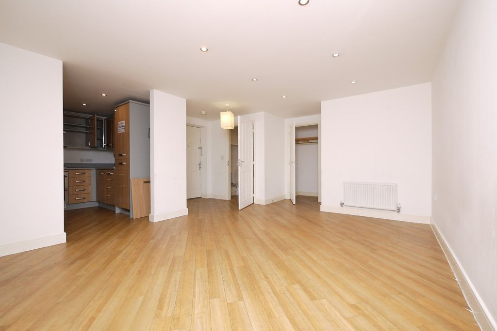 Property photo 3 of 6 4019614