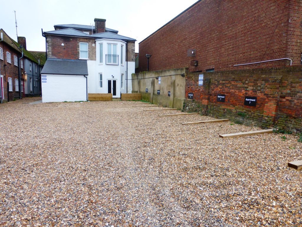 Property photo 1 of 8 Exterior