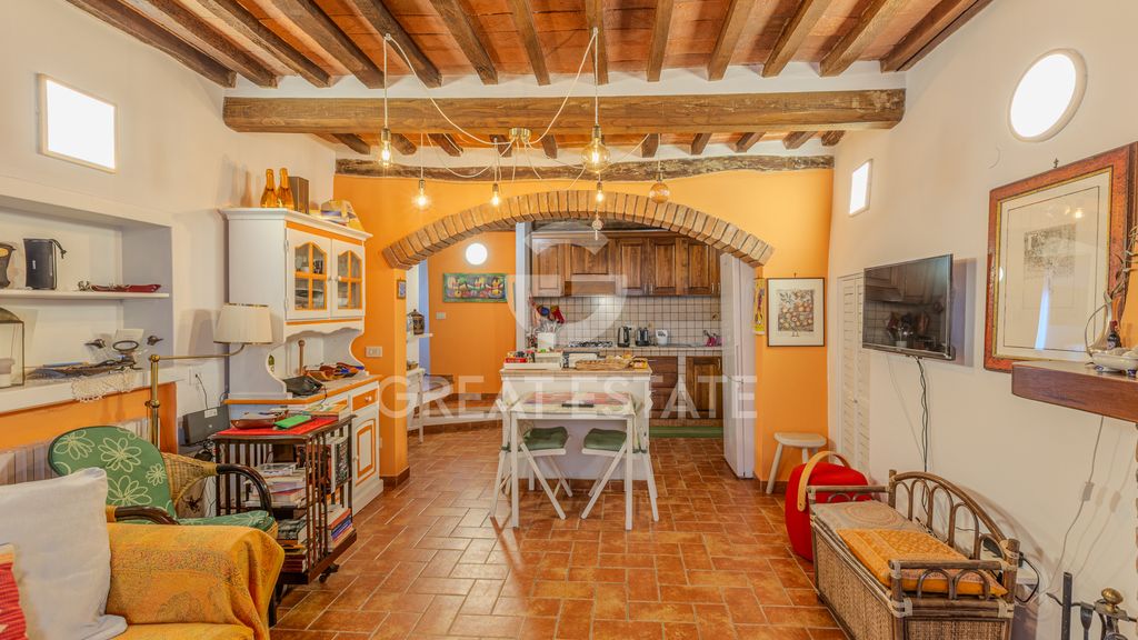 Property photo 2 of 32 Interiors