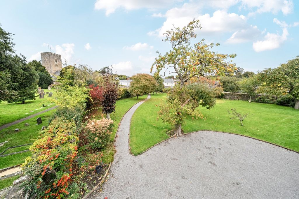 Property photo 2 of 32 Bampton, Seddons