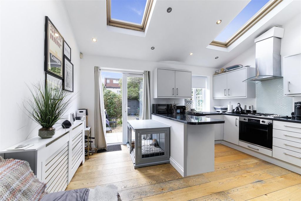 Property photo 1 of 12 Kingsley Road