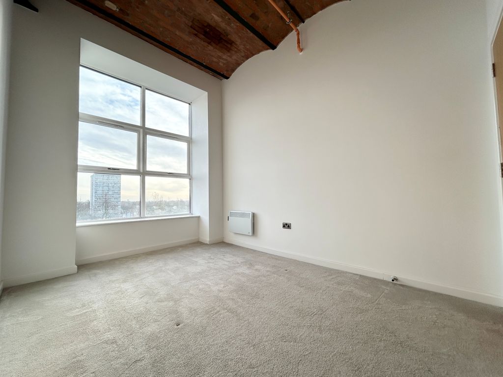 Property photo 3 of 10 Master Bedroom