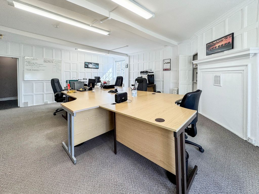 Property photo 2 of 12 F