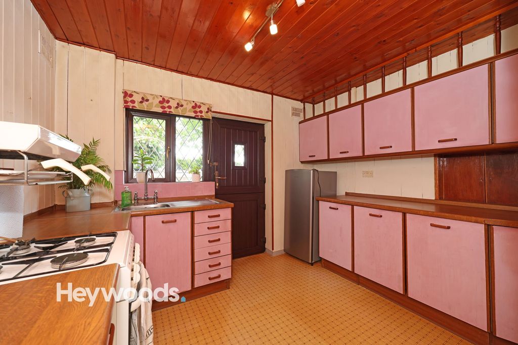 Property photo 2 of 28