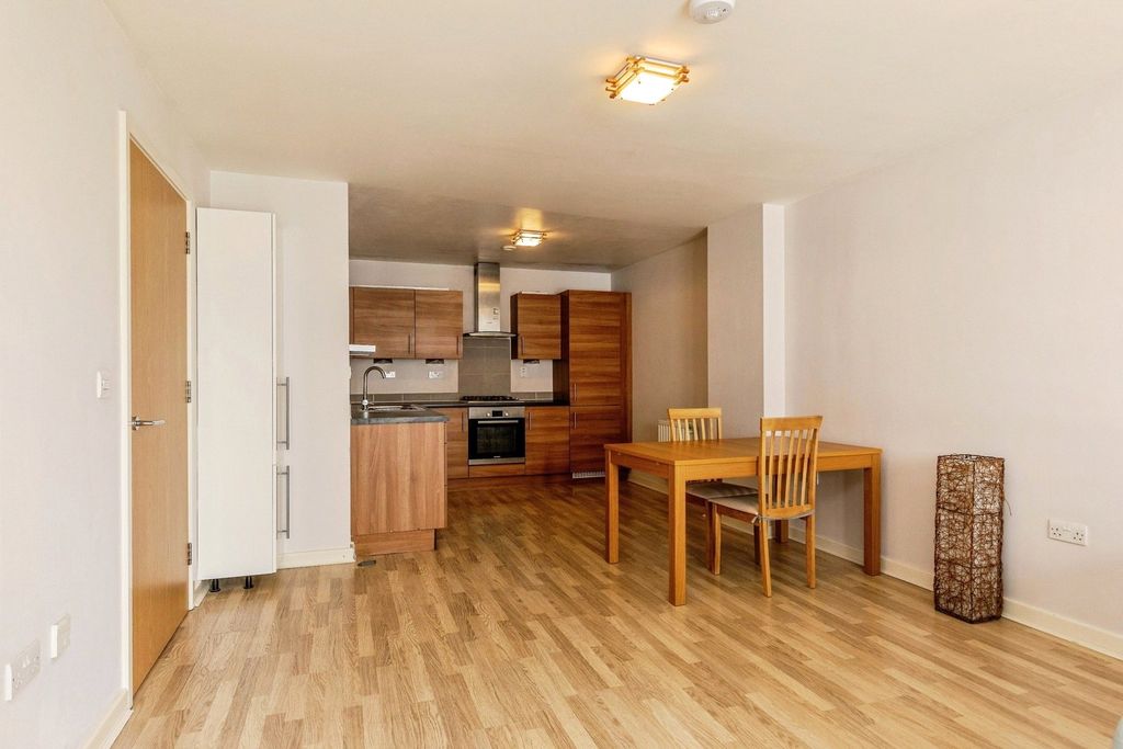 Property photo 3 of 11 Pbox-Img.Jpg